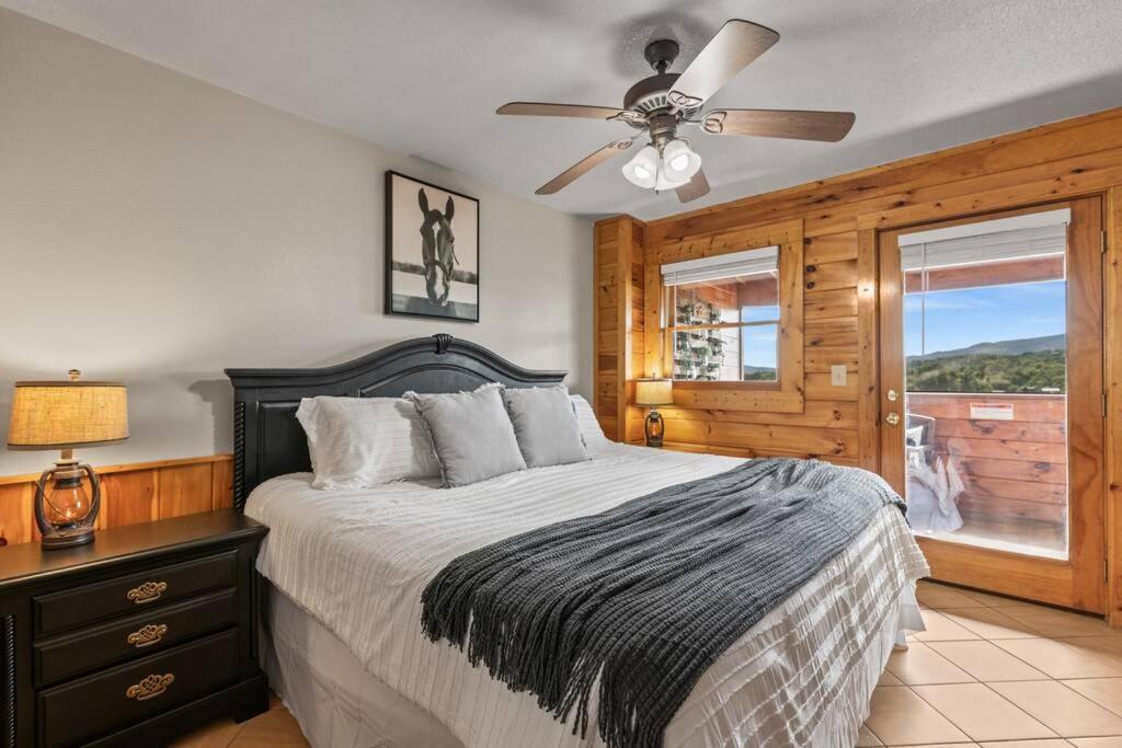 Cozy Cabin In The Smokies!!! Fully Furnished And Complete With Community Indoor And Outdoor Pools And Spas, Game And Fitness Rooms As Well As A Private Hot Tub Pigeon Forge Exterior photo