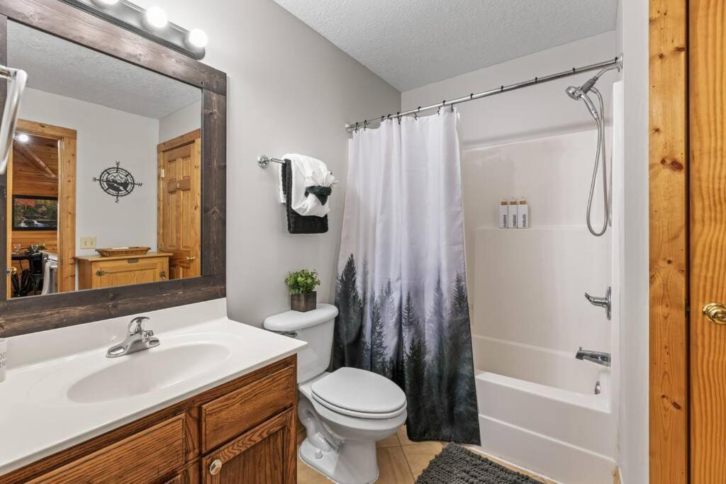 Cozy Cabin In The Smokies!!! Fully Furnished And Complete With Community Indoor And Outdoor Pools And Spas, Game And Fitness Rooms As Well As A Private Hot Tub Pigeon Forge Exterior photo