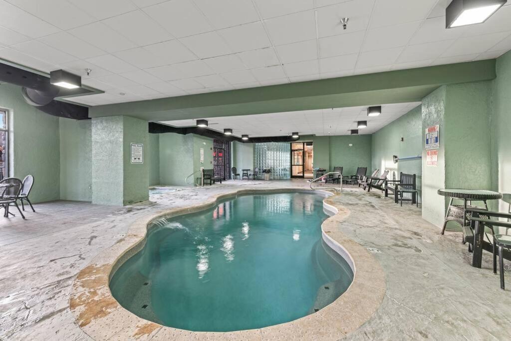 Cozy Cabin In The Smokies!!! Fully Furnished And Complete With Community Indoor And Outdoor Pools And Spas, Game And Fitness Rooms As Well As A Private Hot Tub Pigeon Forge Exterior photo