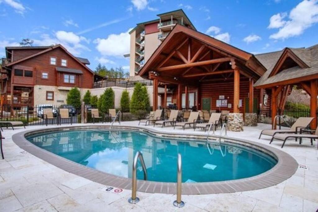 Cozy Cabin In The Smokies!!! Fully Furnished And Complete With Community Indoor And Outdoor Pools And Spas, Game And Fitness Rooms As Well As A Private Hot Tub Pigeon Forge Exterior photo