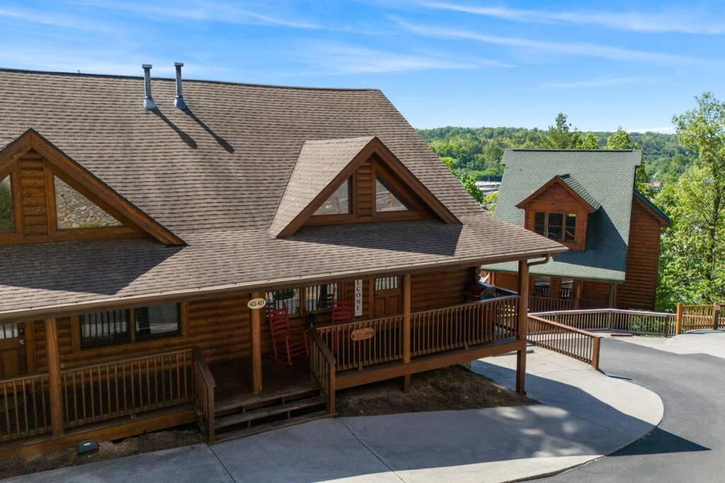 Cozy Cabin In The Smokies!!! Fully Furnished And Complete With Community Indoor And Outdoor Pools And Spas, Game And Fitness Rooms As Well As A Private Hot Tub Pigeon Forge Exterior photo