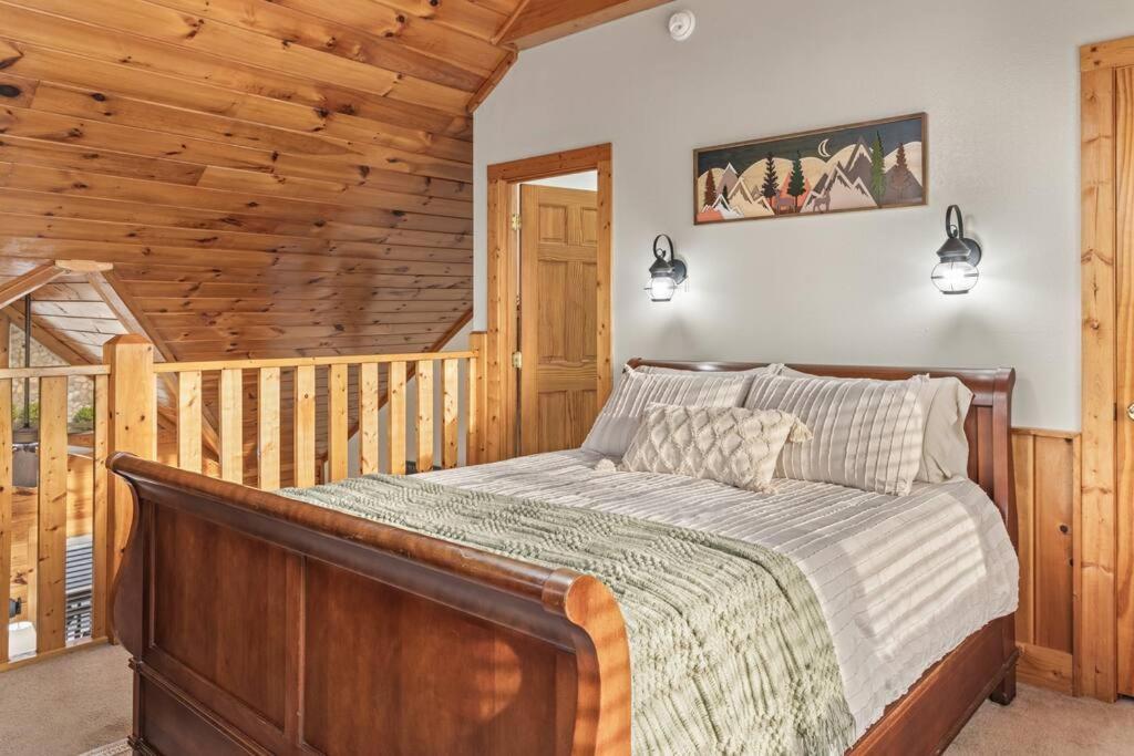 Cozy Cabin In The Smokies!!! Fully Furnished And Complete With Community Indoor And Outdoor Pools And Spas, Game And Fitness Rooms As Well As A Private Hot Tub Pigeon Forge Exterior photo