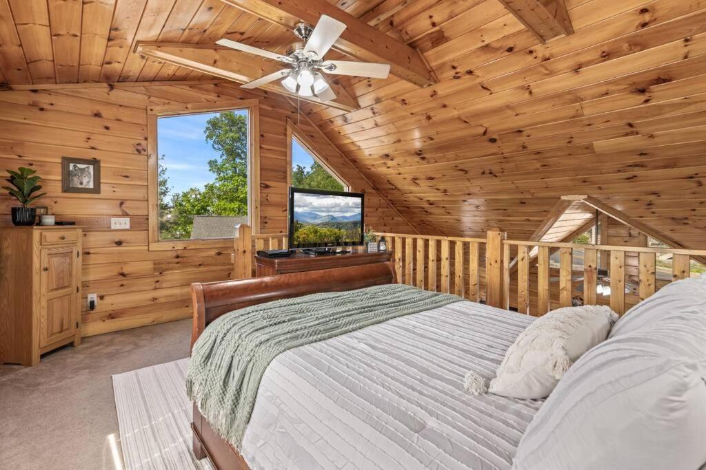 Cozy Cabin In The Smokies!!! Fully Furnished And Complete With Community Indoor And Outdoor Pools And Spas, Game And Fitness Rooms As Well As A Private Hot Tub Pigeon Forge Exterior photo