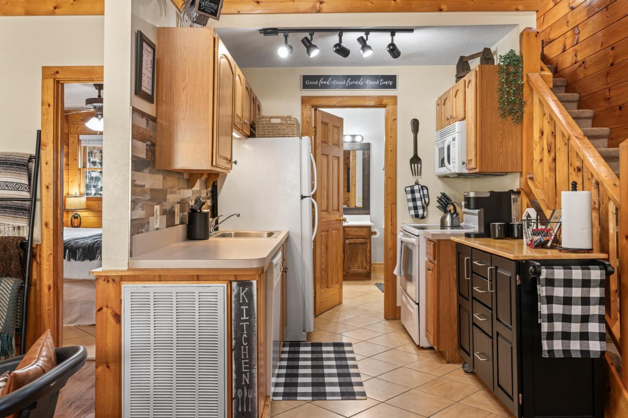 Cozy Cabin In The Smokies!!! Fully Furnished And Complete With Community Indoor And Outdoor Pools And Spas, Game And Fitness Rooms As Well As A Private Hot Tub Pigeon Forge Exterior photo